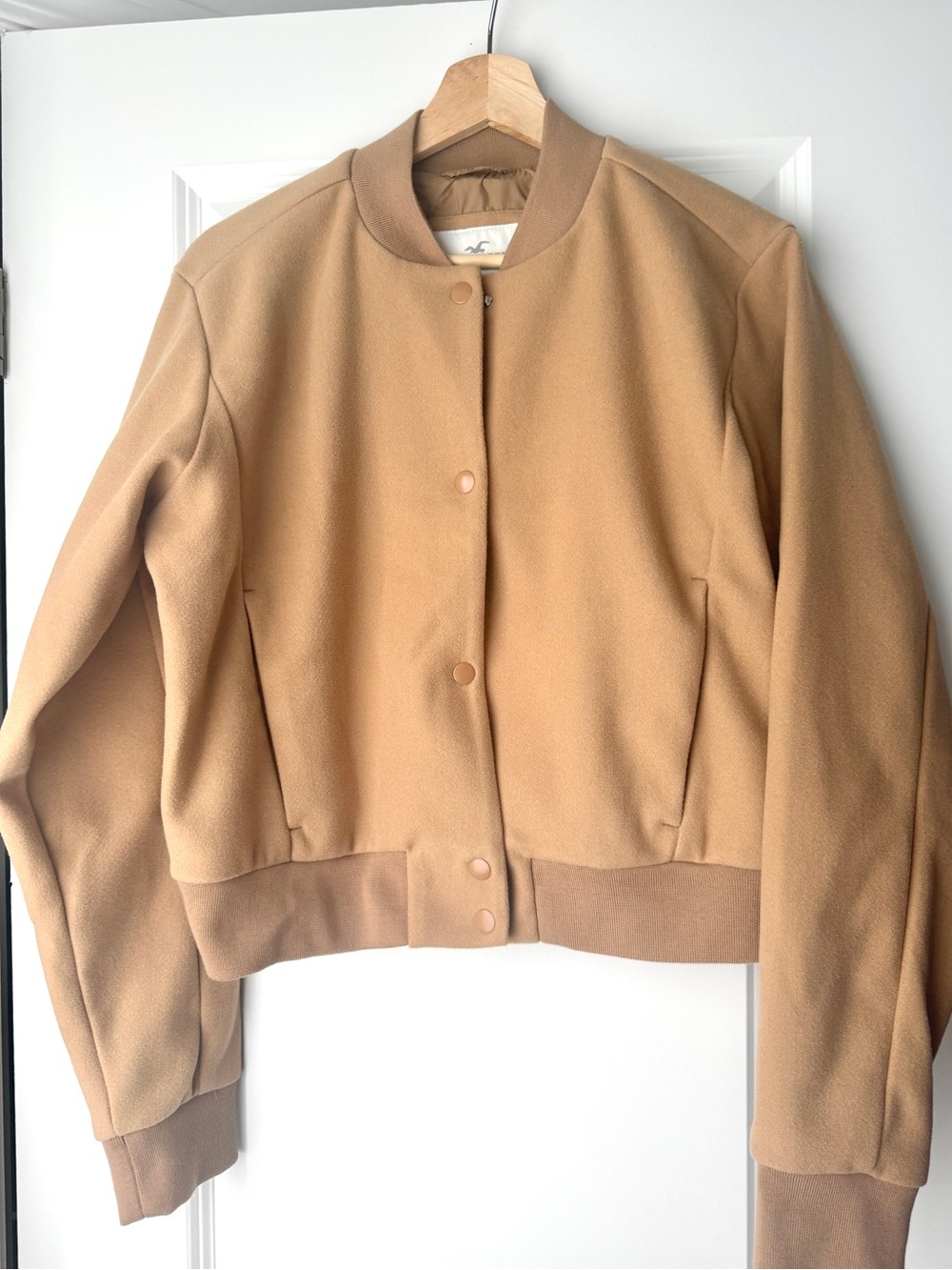 Hollister Women’s Camel Cropped Bomber Jacket – Size Medium BNWT